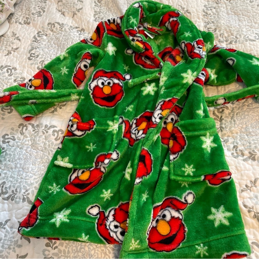 Sesame Street Green Kids Robe with Cartoon Characters - Picture 6 of 10